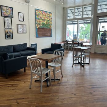 Perla Baking - Seating - Coffee & Tea Near Me - DeFuniak Springs, Florida Perla Baking - Seating - Coffee & Tea Near Me - DeFuniak Springs, Florida