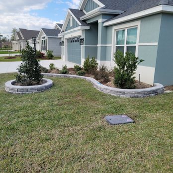 Verzaal Lawn Care - front of house with landscaping - Lawn Services Near Me Verzaal Lawn Care - front of house with landscaping - Lawn Services Near Me