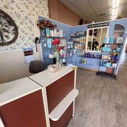 Lou's Beauty Salon - Front desk
