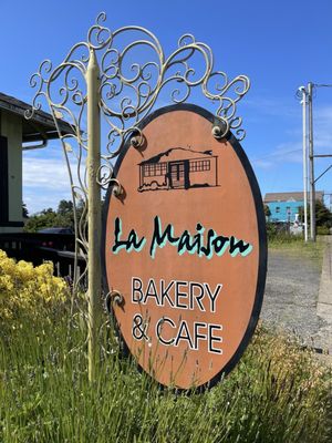 La Maison by null