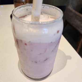 Cafe Bon Bon - strawberry latte - Coffee & Tea Near Me - Richmond Hill, Ontario