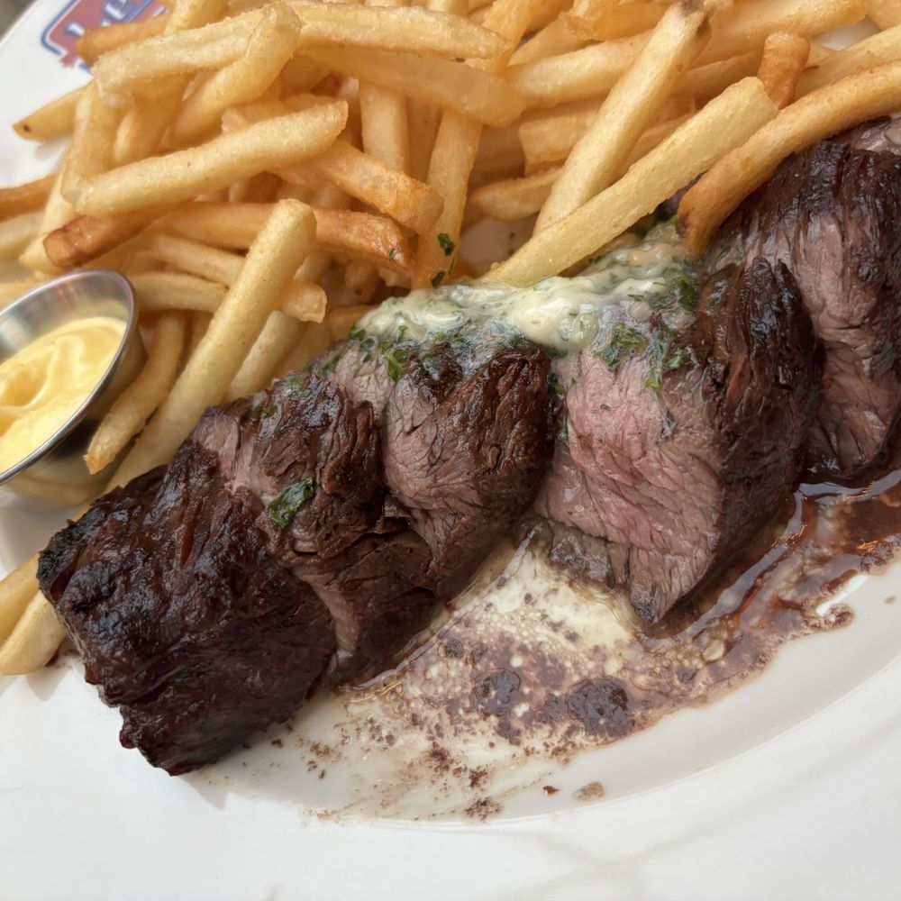 Le Diplomate - Steak frites - Brasseries Near Me - Washington, DC, District of Columbia