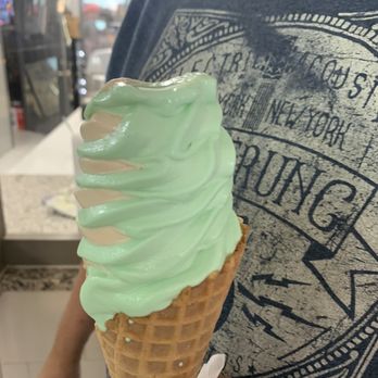 The Sweet Oasis - Pistachio hazelnut twist - Ice Cream & Frozen Yogurt Near Me - Norridge, Illinois