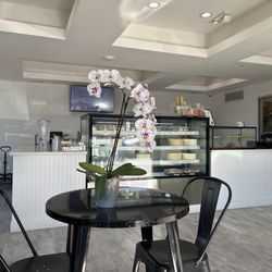 Cake N Bake - Inside