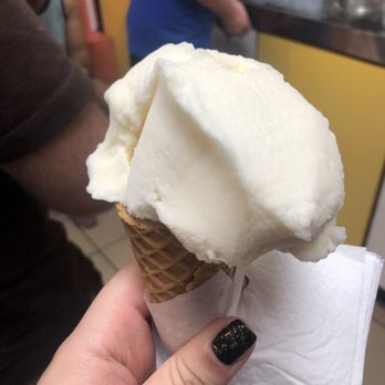 King's Cream - Pineapple ice cream - Ice Cream & Frozen Yogurt Near Me - Ponce, Puerto Rico
