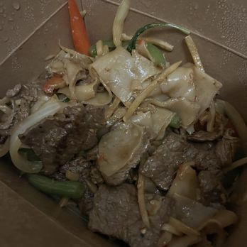 Phed Phed - Drunken noodles w/ beef - Thai Near Me - Providence, Rhode Island Phed Phed - Drunken noodles w/ beef - Thai Near Me - Providence, Rhode Island