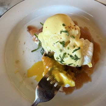 Delices Du Chef - Eggs Benedict with smoked salmon - French Near Me - Torrance, California