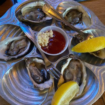 The Lobster Trap - 1/2 dozen half shelled oysters - Seafood Near Me - Avalon, California The Lobster Trap - 1/2 dozen half shelled oysters - Seafood Near Me - Avalon, California