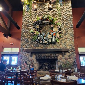 Farmhouse Restaurant - Desserts Near Me - Fair Oaks, Indiana