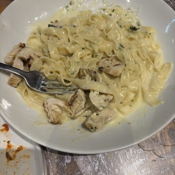 Taglia - Fettuccine Alfredo with Chicken - Italian Near Me - Pearland, Texas