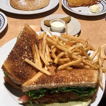 Studio Diner - BLT sandwich - American Near Me - San Diego, California Studio Diner - BLT sandwich - American Near Me - San Diego, California