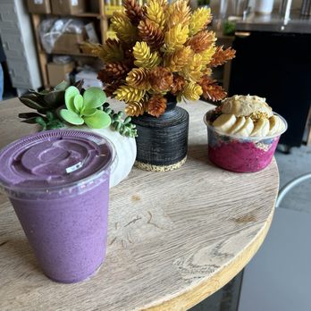 Berry Bowl - Keto cashew smoothie + pitaya bowl - Juice Bars & Smoothies Near Me - Los Angeles, California