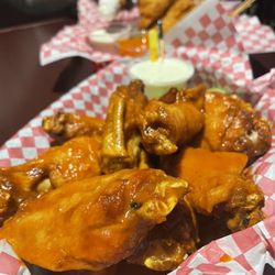 Zipps Sports Grill - Wings