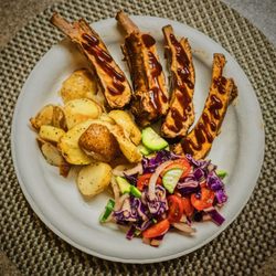 Happy Chef - Pork baby back ribs with homemade potatoes & salad