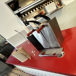 Steak ’n Shake - No napkins anywhere! Bathroom rolls only. Messy