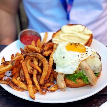 Briar Common Brewery + Eatery - Briar Burger - New American Near Me - Denver, Colorado