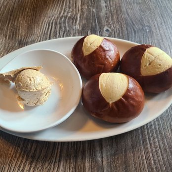 Black Barrel Tavern - Bread & Butter - Breakfast & Brunch Near Me - Chicago, Illinois Black Barrel Tavern - Bread & Butter - Breakfast & Brunch Near Me - Chicago, Illinois