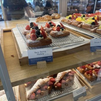 Paris Baguette - Bakeries Near Me - Temecula, California