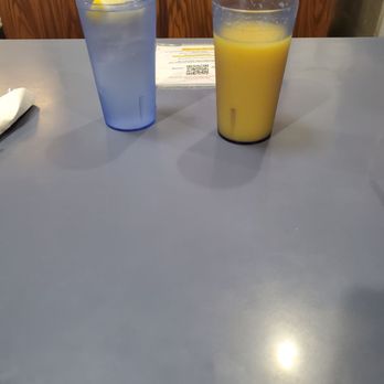 Beach Break Cafe - Orange Juice and water - Breakfast & Brunch Near Me - Oceanside, California
