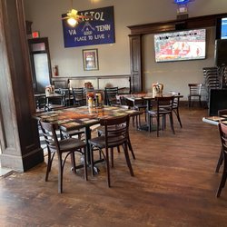 State Line Bar & Grille