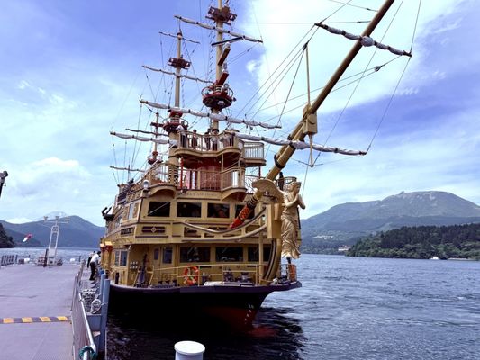 Lake Ashi by null
