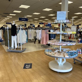 Marshalls - Department Stores Near Me - Costa Mesa, California