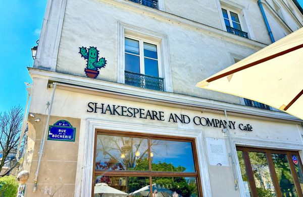 Shakespeare and Company Café by null