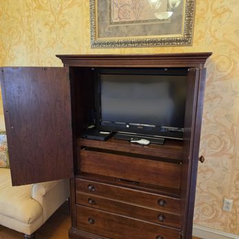Penn's View Hotel - TV in Rm 414 - Hotels Near Me - Philadelphia, Pennsylvania Penn's View Hotel - TV in Rm 414 - Hotels Near Me - Philadelphia, Pennsylvania