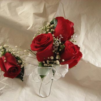 Eleanor's Florist - Corsage & Boutonniere Set - Florists Near Me - Queens, New York Eleanor's Florist - Corsage & Boutonniere Set - Florists Near Me - Queens, New York
