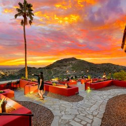 Hilton Phoenix Tapatio Cliffs Resort - Different Pointe of View patio at sunset