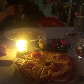 Mora Mora - Candels light the main setting area as to not take from the live band they have preforming on the weekends!! - Pizza Near Me - Cancún, ROO