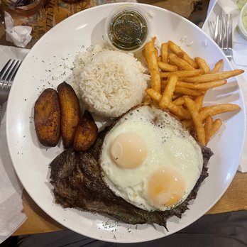 El Gaucho Inca - Bistec a lo Pobre - Peruvian Near Me - Fort Myers, Florida
