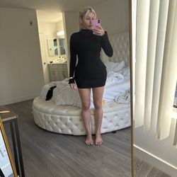 1 day post op no faja to try on a dress. Minimal swelling maximum baddie.