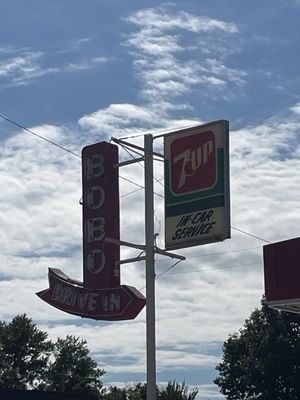 Bobo's Drive In by null