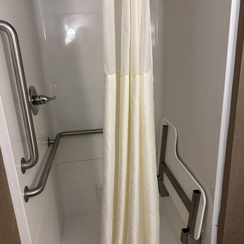 Landmark Inn - Sit or stand with plenty of grab bars - Hotels Near Me - Pikeville, Kentucky