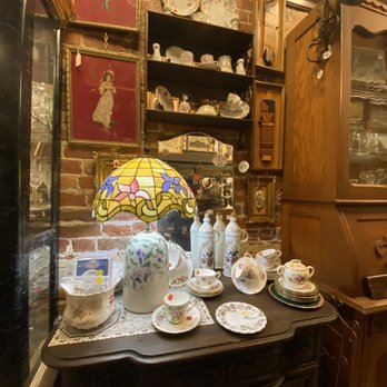 Emily's Antique Corner - Antiques Near Me - Folsom, California