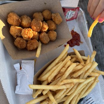 Del's Roadside - Chicken bites and fries - Burgers Near Me - Rhinebeck, New York Del's Roadside - Chicken bites and fries - Burgers Near Me - Rhinebeck, New York