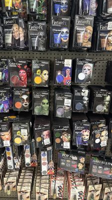 Hollywood Toys & Costumes by null