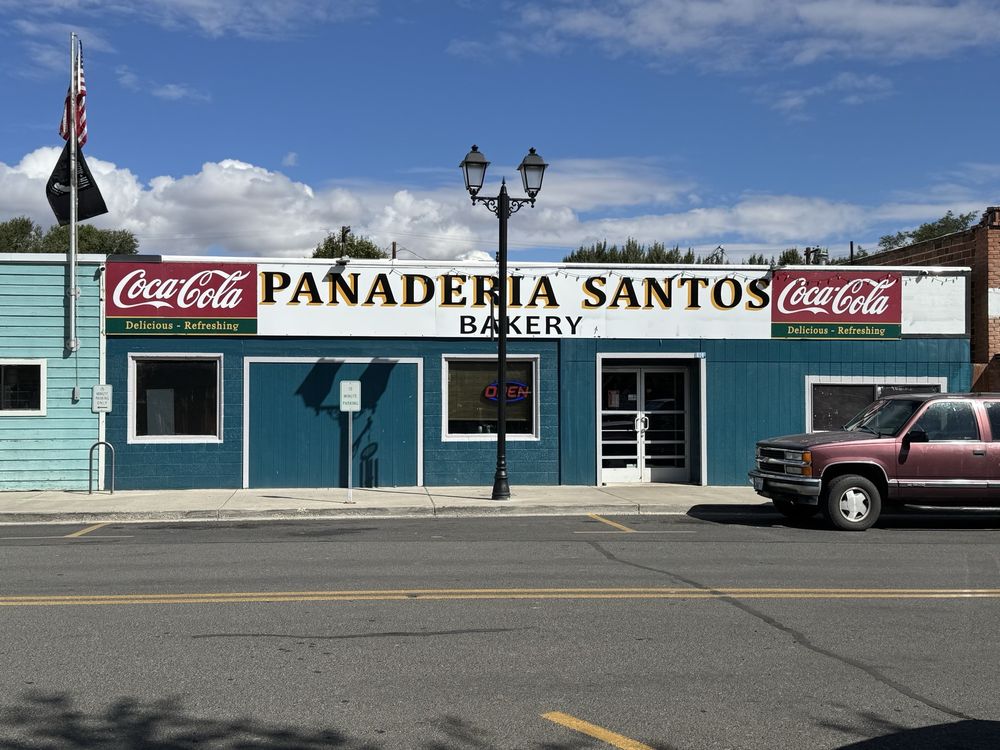Santos Bakery Logo