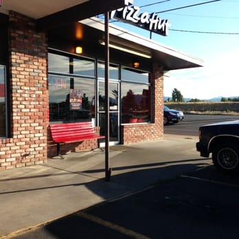 Pizza Hut - a car parked in front of the restaurant - Pizza Near Me - Central Point, Oregon