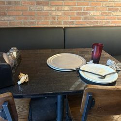 Riggatti's Wood Fired Pizza - Dirty tables - no where to sit - customers cleaning their own tables