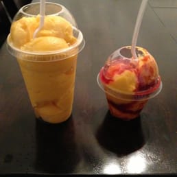 A plain mango sorbet and a Mangoneada. A plain mango sorbet and a Mangoneada.