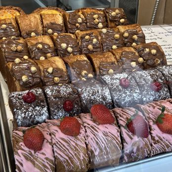 Le Belisse Cafe  - Desserts Near Me - Vancouver, British Columbia