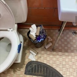 Eaglesnest Wood and Pottery - Disgusting bathroom