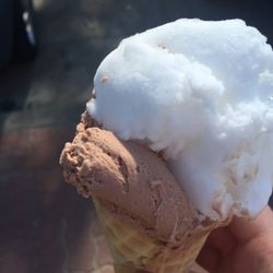 Beza Krówka Lody Rzemieślnicze - Cytryna + pralinka