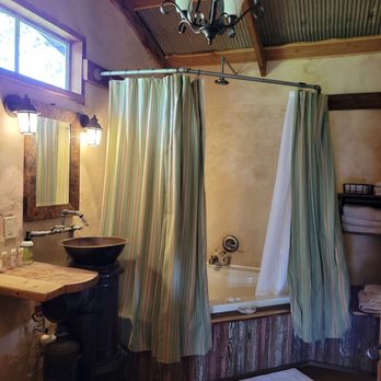 Barons CreekSide - Guest Houses Near Me - Fredericksburg, Texas