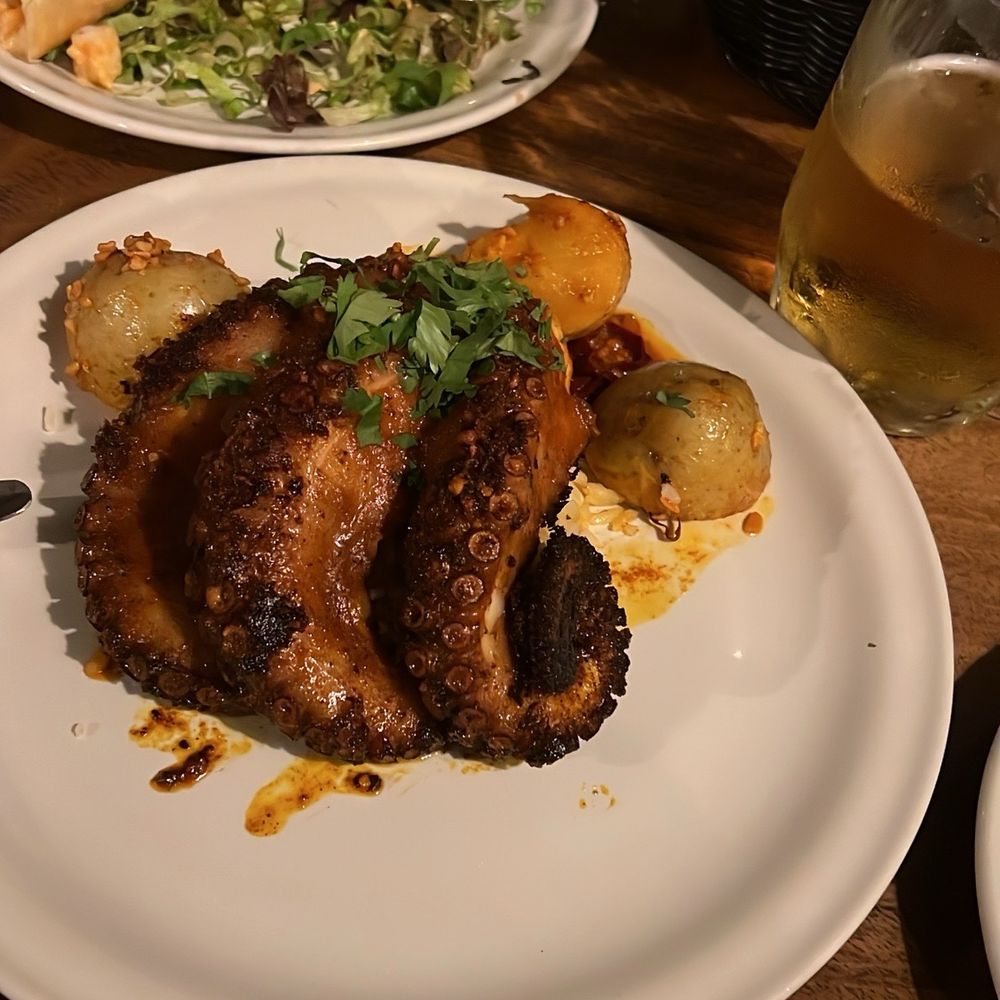 Pulpo a la brasa Pulpo a la brasa