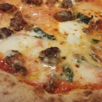 Il Ritrovo - Pizza Near Me - Sheboygan, Wisconsin