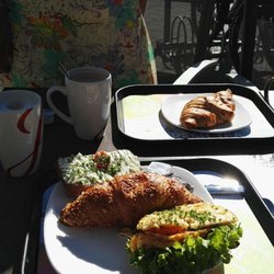 Junge Die Bäckerei - Lecker Frühstück ! Klasse Kaffee