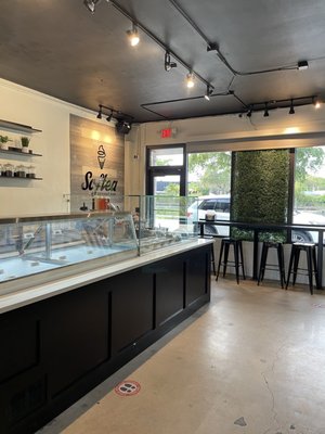 Softea Dessert Bar by null